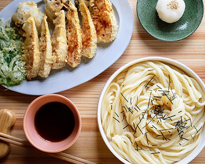 2種の味で春を食べつくすタケノコ天ぷら冷うどん